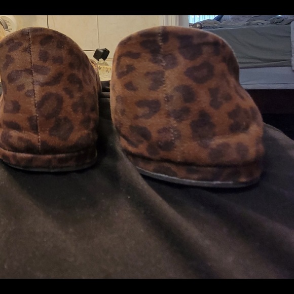 Leopard Print Flat Shoes - Picture 5 of 9